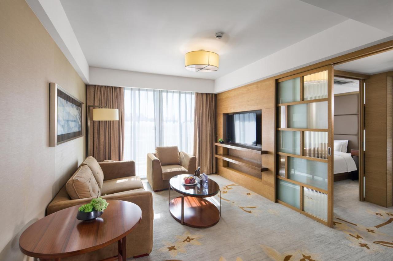 The La Hotel 新世界伟瑞酒店 Shenzhen Exterior foto