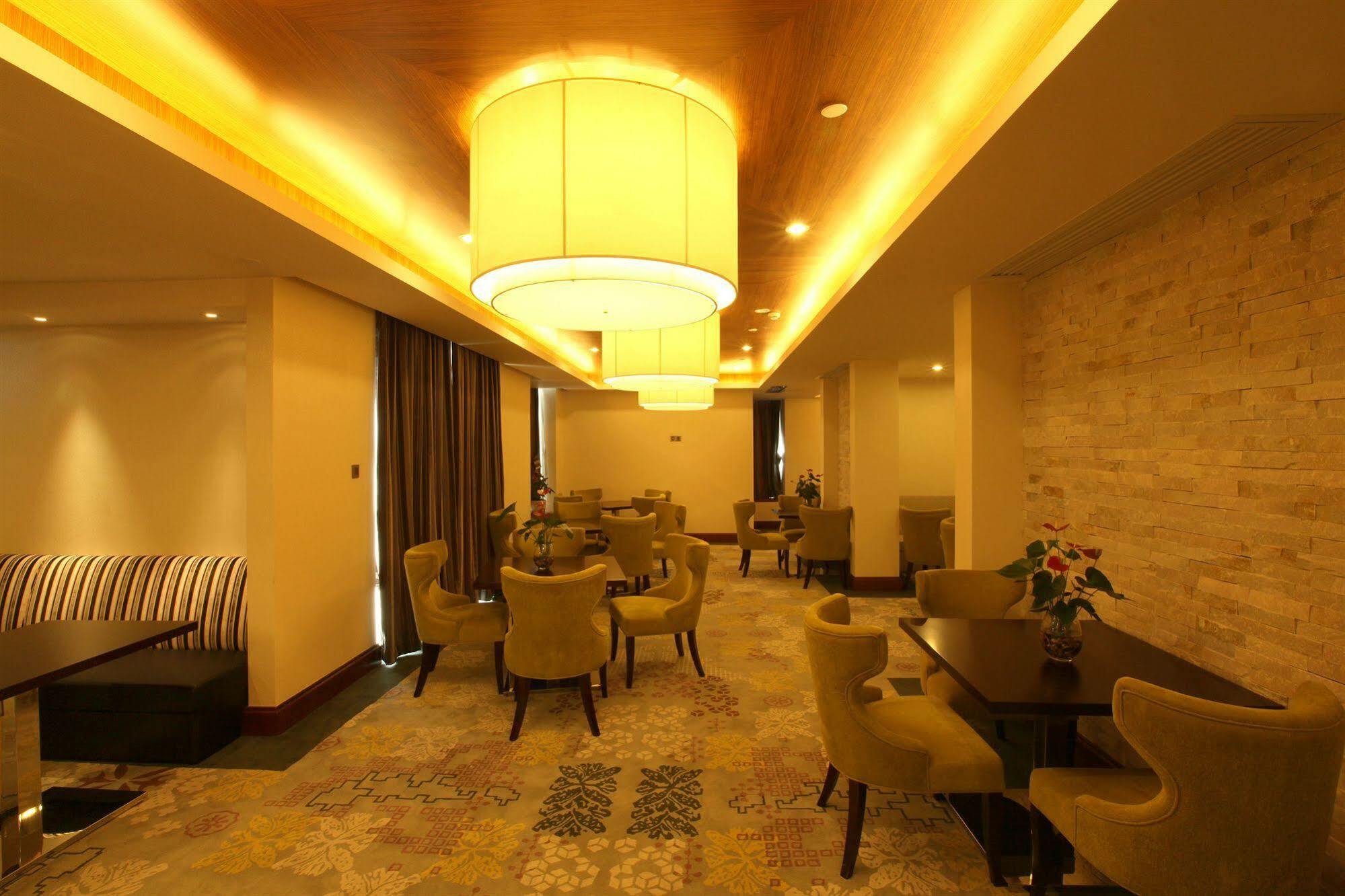The La Hotel 新世界伟瑞酒店 Shenzhen Exterior foto